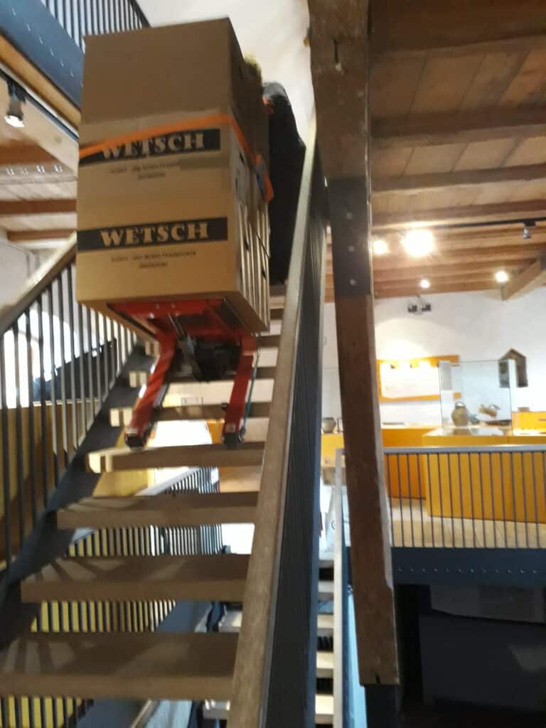 Gabelstapler, Arbeitsbühne, Treppensteiger, Sackkarre, Service München Linde, Manitou, Zonzini News, Blog Post Archäologische Umzug