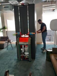 Gabelstapler, Arbeitsbühne, Treppensteiger, Sackkarre, Service München Linde, Manitou, Zonzini News, Einsatz Treppensteiger Blogbeitrag