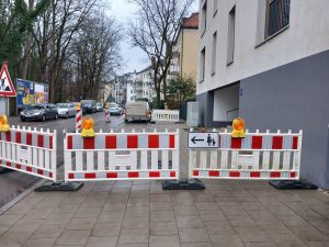 Gabelstapler, Arbeitsbühne, Treppensteiger, Sackkarre, Service München Linde, Manitou, Zonzini News, Perfekte Absperrung