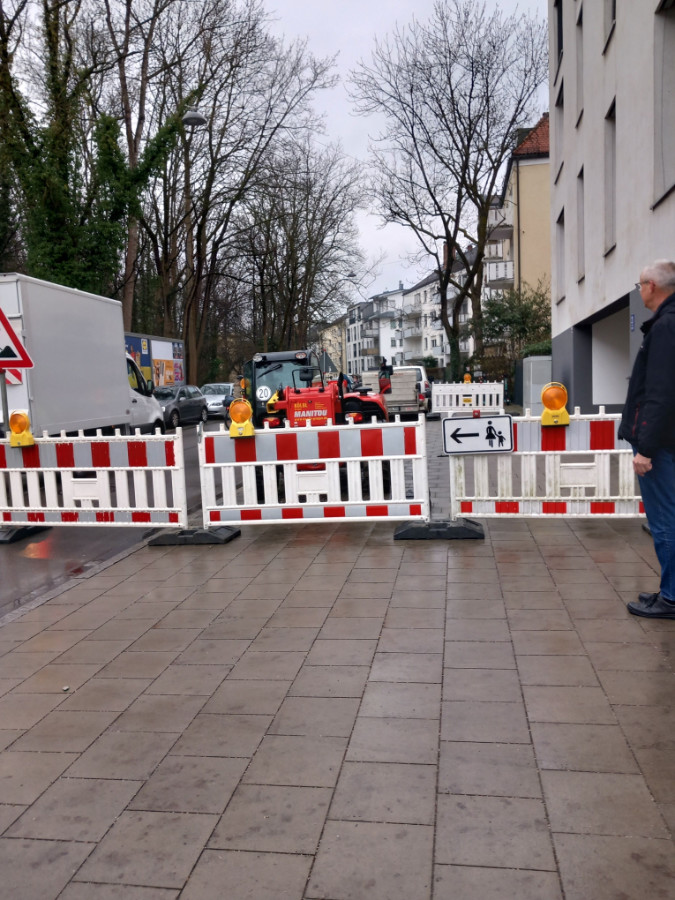 Gabelstapler, Arbeitsbühne, Treppensteiger, Sackkarre, Service München Linde, Manitou, Zonzini News, Schutz der Fußgänger