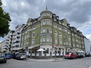 Gabelstapler, Arbeitsbühne, Treppensteiger, Sackkarre, Service München Linde, Manitou, Zonzini News, Kapitales vom Rind KvR Fassade