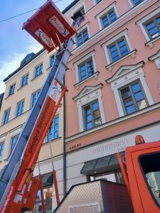 Gabelstapler, Arbeitsbühne, Treppensteiger, Sackkarre, Service München Linde, Manitou, Zonzini News, Laborgeräte in Arztpraxis München verbringen 07